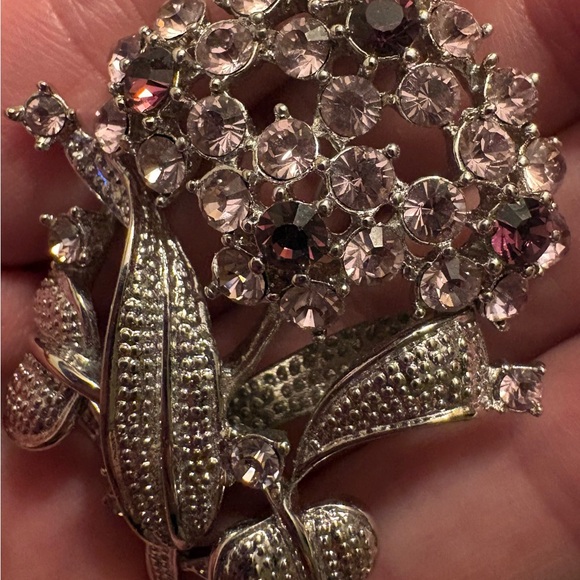 Jewelry - Silver Tone Shades of Purple Floral Brooch